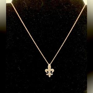 N216 Liz Claiborne fleur-de-lis